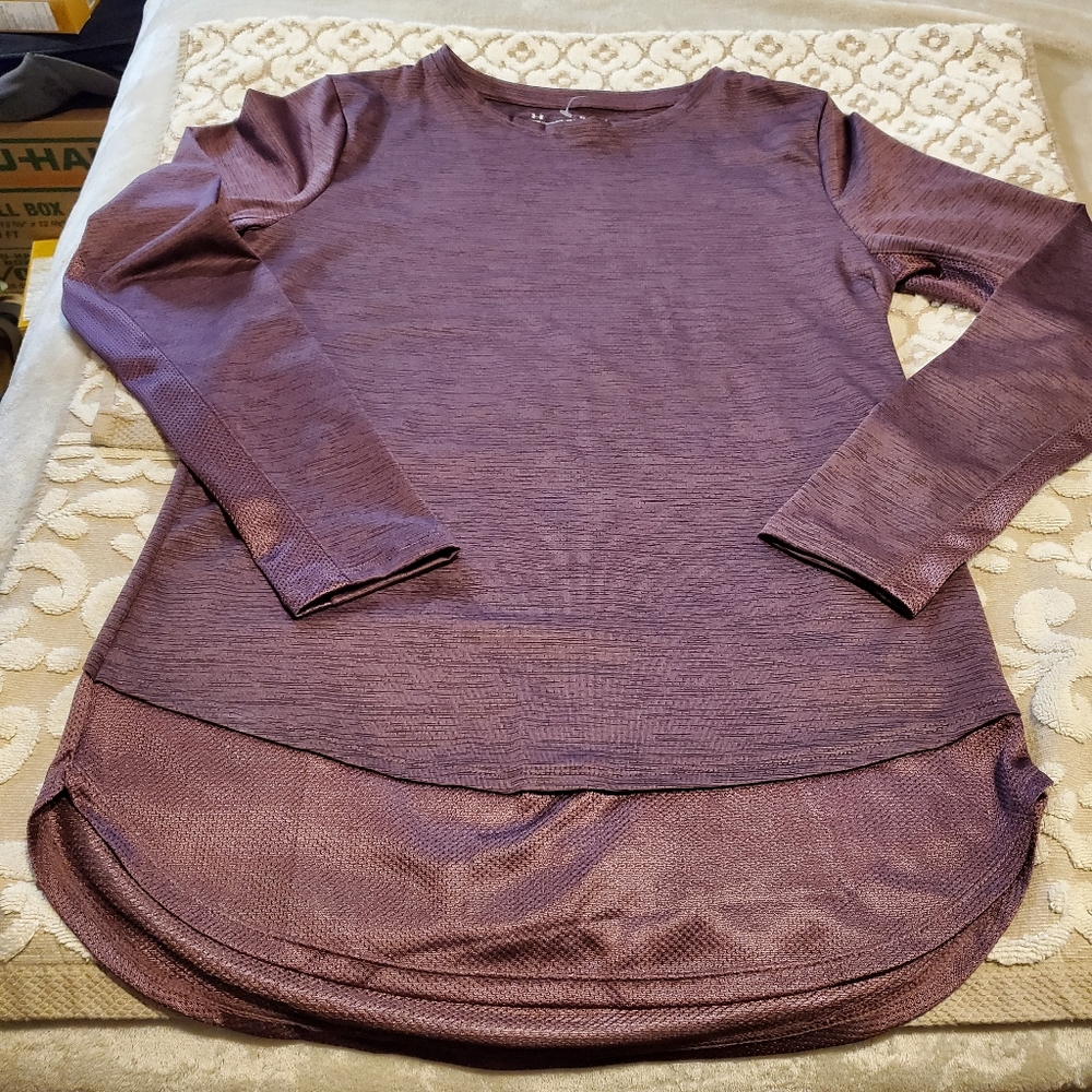 Under Armour Heat Gear heathered top with mesh around the bottom-NWOT